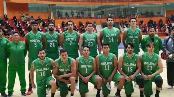 Selección boliviana de basquetbol que se alista en Tarija. Foto: FBB