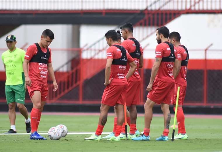 La selección boliviana en su primera práctica en la ciudad de Goiania. Foto: FBF