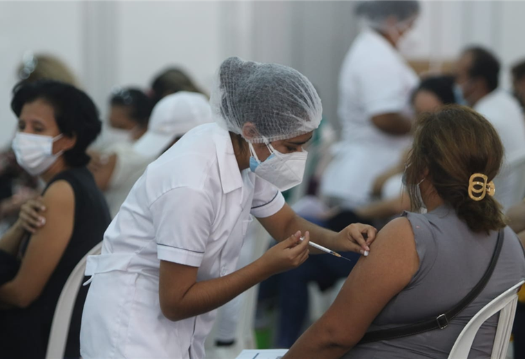 La vacunación masiva continúa en Bolivia. Foto. Juan Carlos Torrejón 