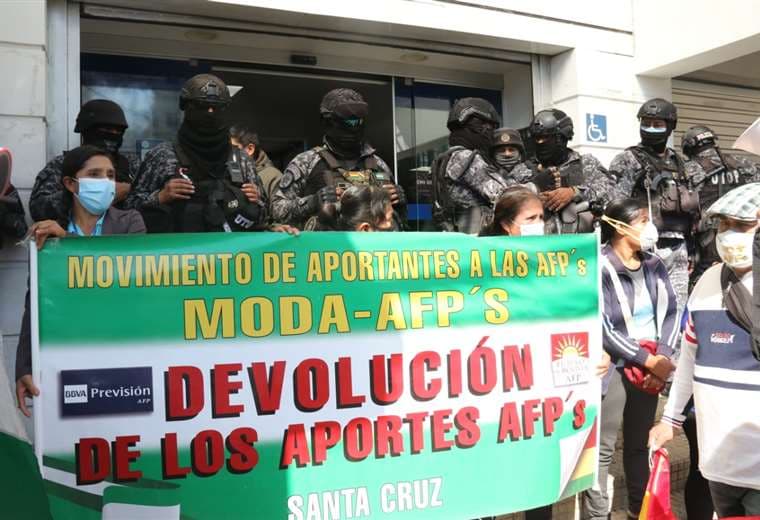 Los aportantes llegaron protestar al SIN/Foto: JC Torrejón