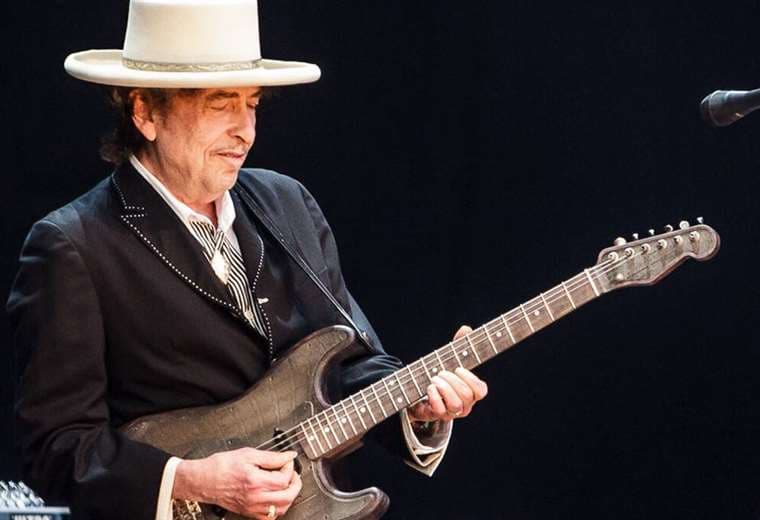 Bob Dylan en una de sus actuaciones 