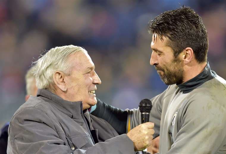 Buffón (der) tiene muchos fans en el fútbol italiano. Foto: AFP