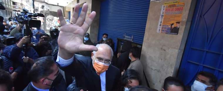 El expresidente al salir de la Fiscalía en La Paz (Foto: APG Noticias) 