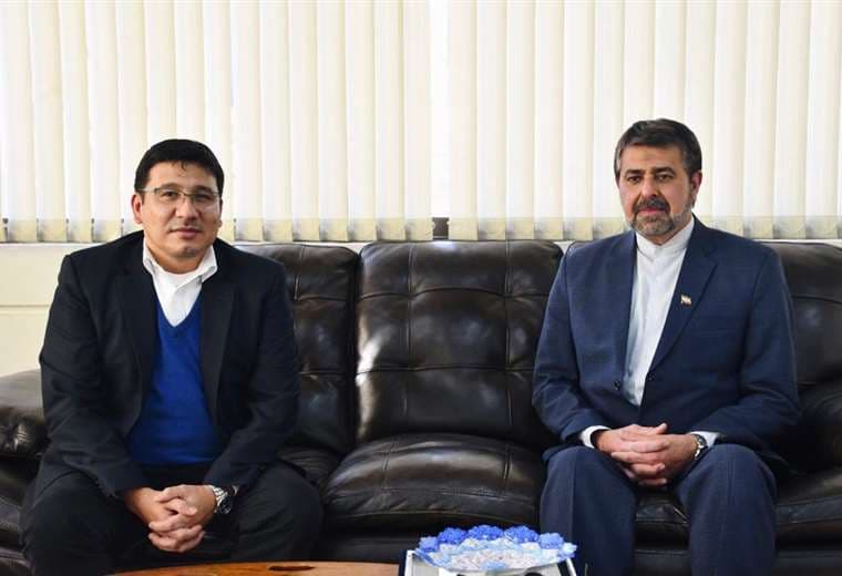 El ministro Franklin Molina reunido con el embajador iraní