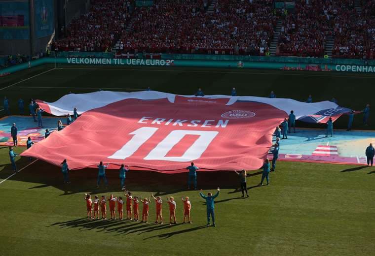 Momento del  homenaje a Eriksen. Foto: AFP