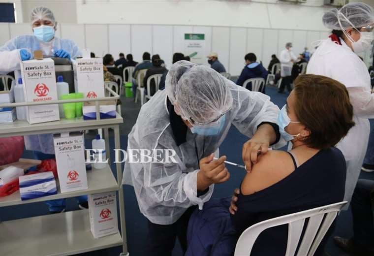 Llegan más vacunas para Santa Cruz. Foto Juan Carlos Torrejón 