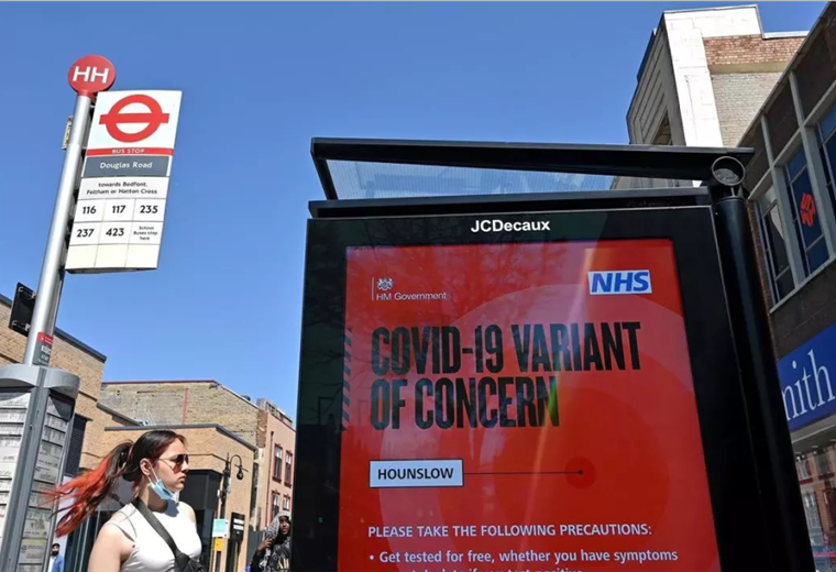 Hallan documentos británicos de defensa "sensibles" en una parada de autobús