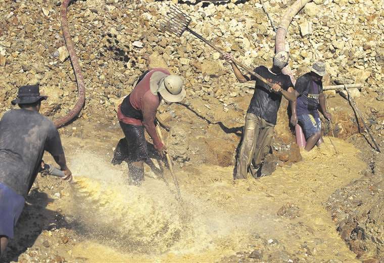 En Bolivia se utiliza el mercurio para extraer oro de los ríos amazónicos