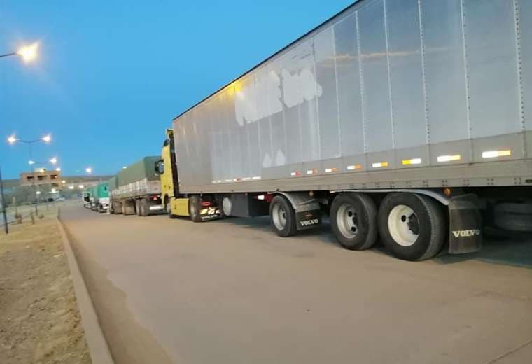 El bloqueo del puente impidió el paso de camiones varados en La Quiaca 