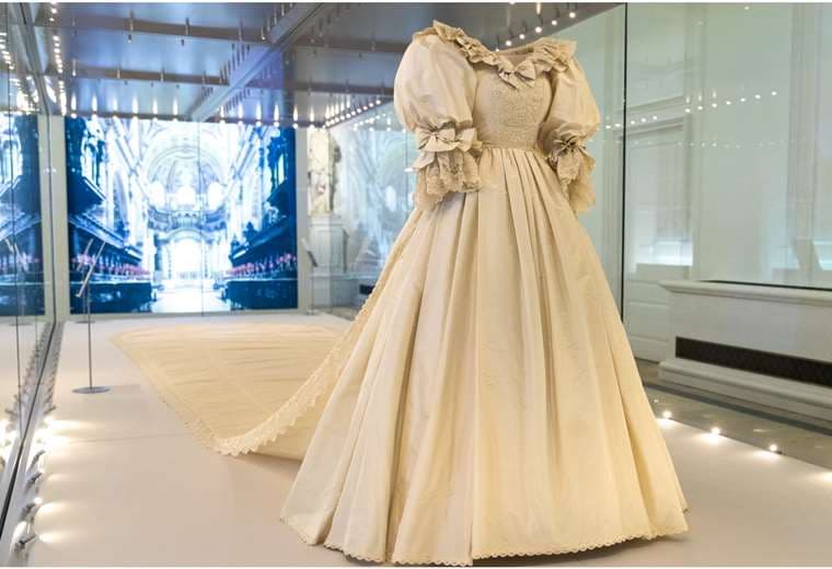 Así luce el traje de novia de Diana en el palacio Kensington