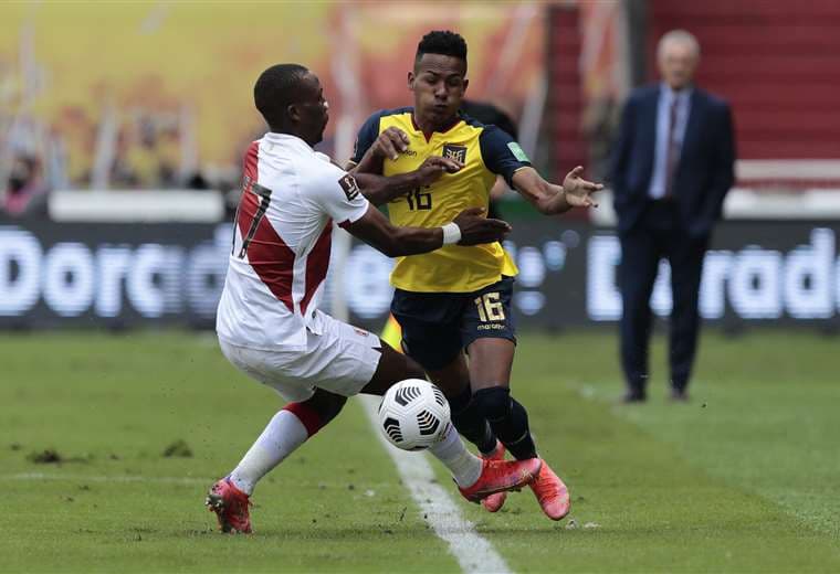 Ecuador y Perú se enfrentan en Quito por las Eliminatorias. Foto: AFP