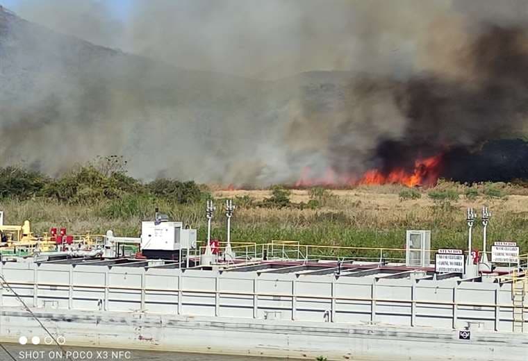 Foto: Incendio cerca a barcazas