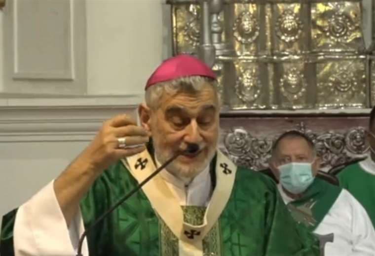El arzobispo Sergio Gualberti durante la homilía de este domingo en la catedral. 