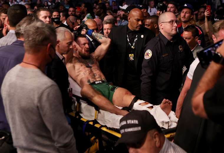 McGregor sufrió la lesión en la parte inferior de la tibia. Foto AFP