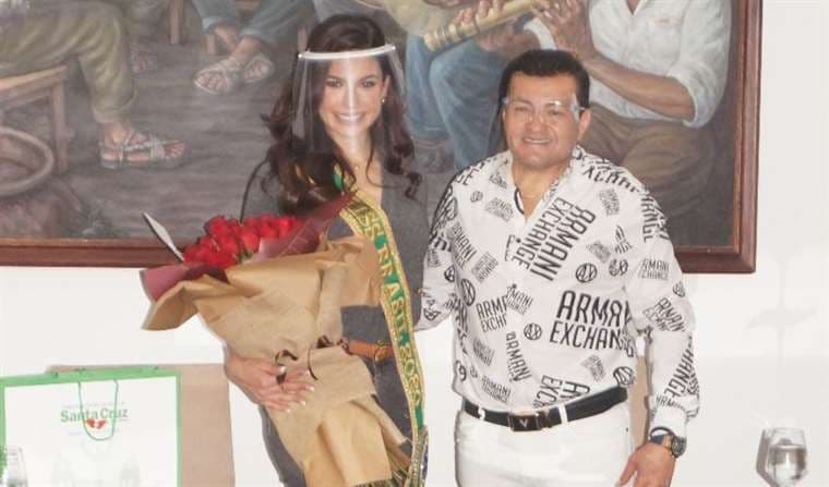El alcalde cruceño organizó un café típico para la Miss Brasil 2020, Julia Gama