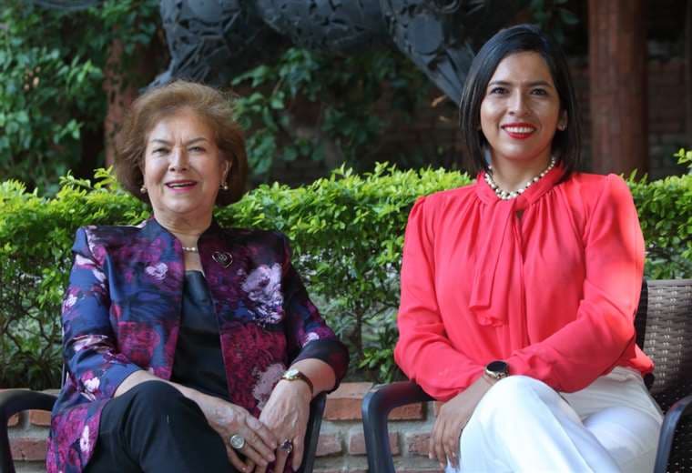Lidia Arnez, gobernadora Soroptimist, región América del sur, con Yery Pérez