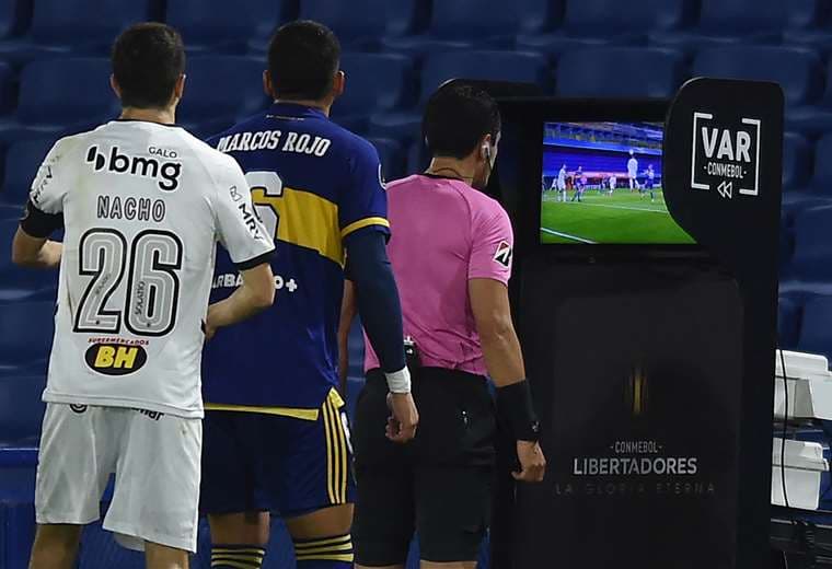 Andrés Rojas anuló un gol a Boca el martes. Foto: AFP