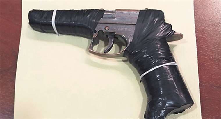 La pistola de juguete que era utilizada para asaltar y robar 