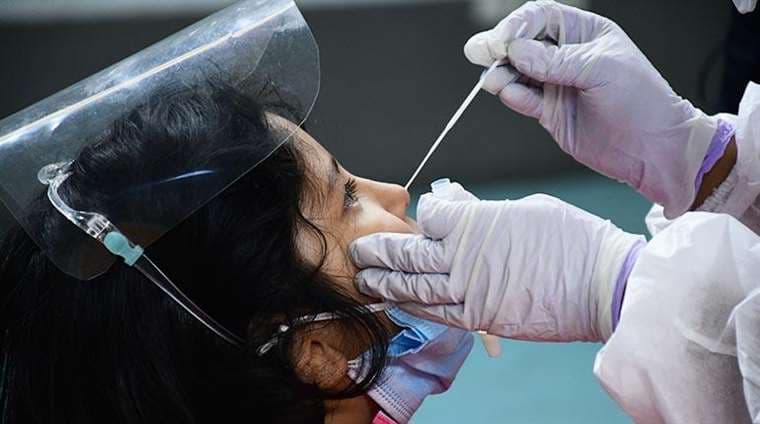 La prueba de hisopado nasal permite detectar el Covid-19. Foto: internet