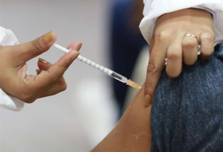 Vacunación en el Colegio Wenceslao Montero (FOTO: Ricardo Montero)