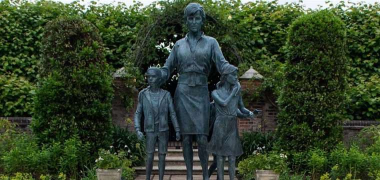 Este es el monumento que se ha levantado en honor de Diana de Gales
