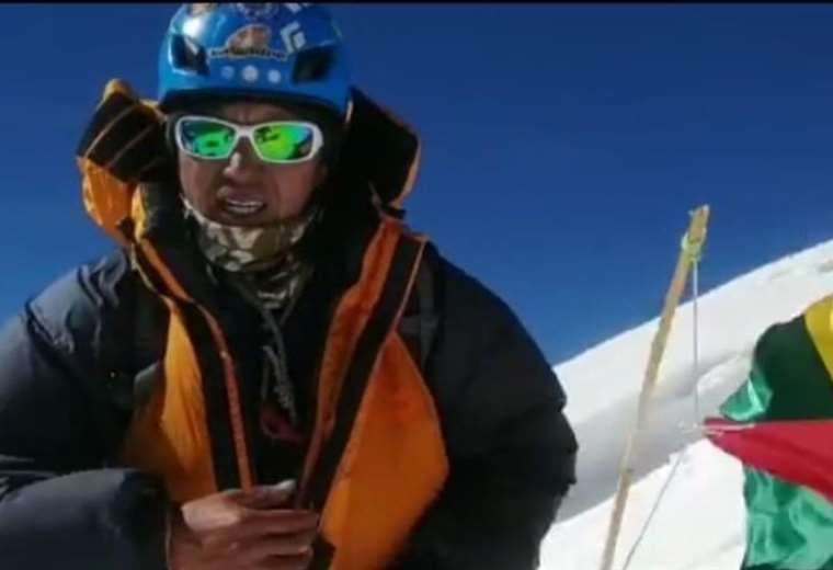 Hugo Ayaviri en lo más alto de la montaña Broad Peak. Foto: Internet
