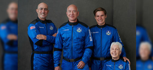 Jeff Bezos encabezó la lista de los cuatro viajeros espaciales. Foto: CNN