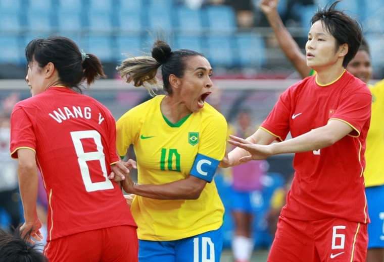 Marta hizo dos goles en el triunfo de Brasil ante China. Foto: AFP
