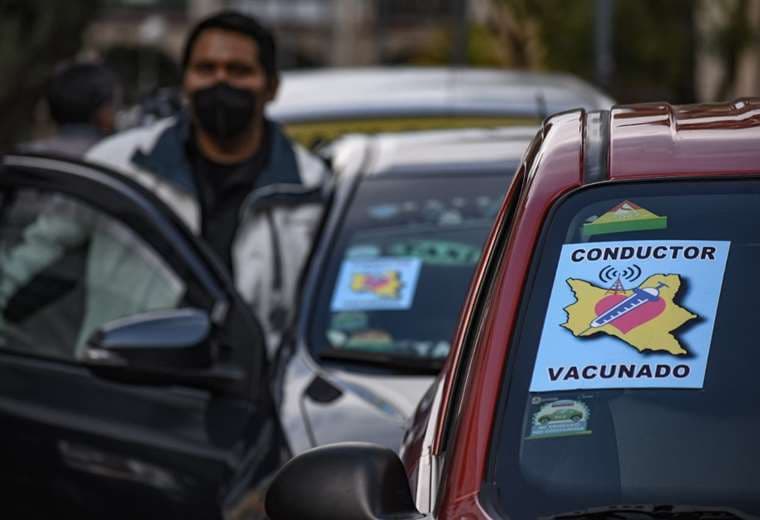 Radiomóviles de Cochabamba identifican a choferes vacunados. Foto: Opinión