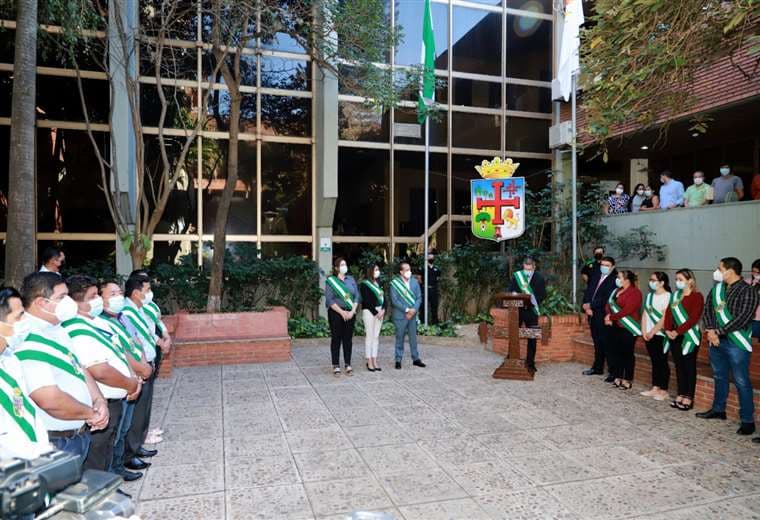 Asamblea Legislativa Departamental realizó homenaje a la bandera cruceña