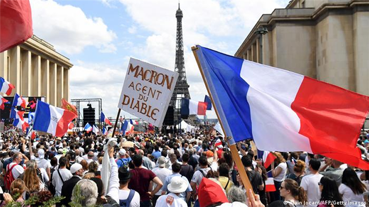 Miles de franceses no están de acuerdo con las restricciones por el Covid. Foto. Internet