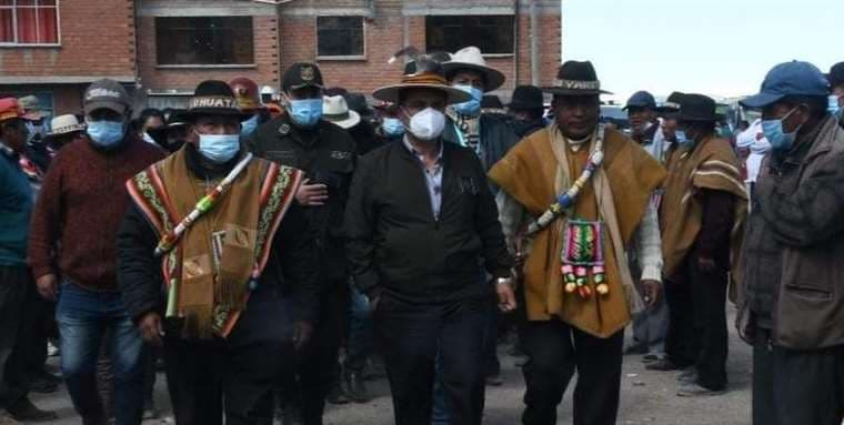 El Gobernador de Oruro estuvo presente en el cantón Jarira