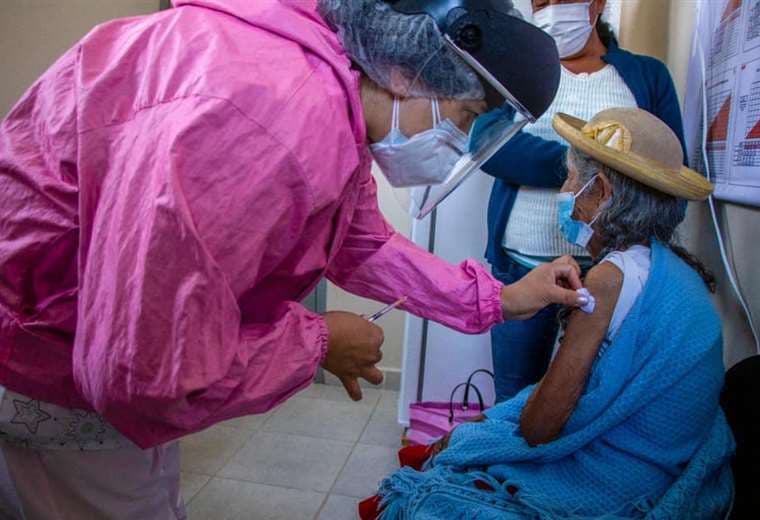 Foto David Maigua: el 65% de la población vacunable de Cercado ya recibió su primera dosis