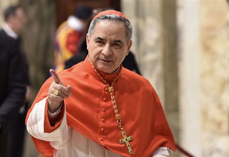 Angelo Becciu, cardenal italiano va a juicio/Foto: AFP