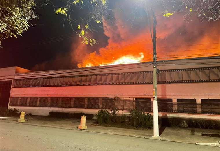 Cinemateca brasileña en llamas