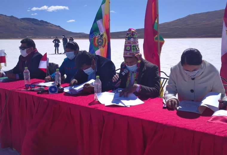 En Potosí se declararon en emergencia por la defensa del salar de Uyuni