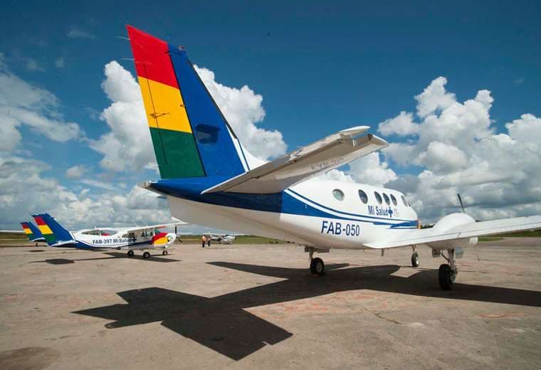 Cuestionan a Morales por el viaje a Tarija en un avión de la FAB