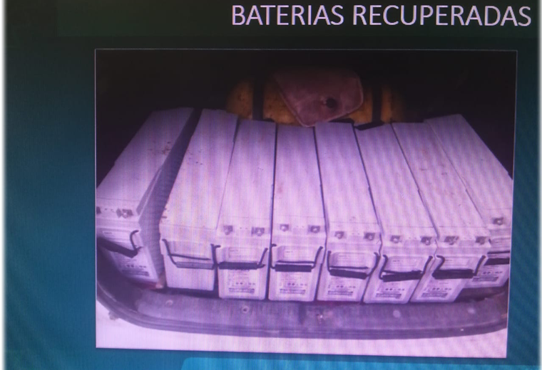 Baterías de Entel que fueron recuperadas por la Policía. 