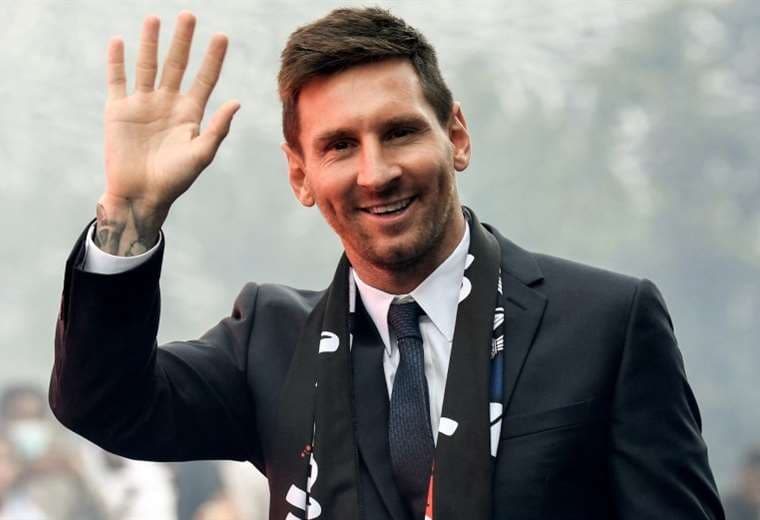 Messi saludo a la afición del PSG este miércoles. Foto: AFP