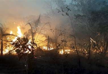 Se reactivan los incendios forestales en San Matías y Roboré. Foto: EL DEBER