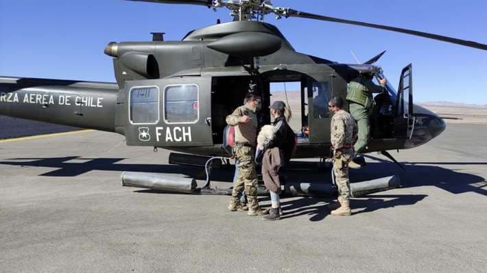 Eduardo Peinado Rivero fue rescatado en un helicóptero militar chileno. Foto: El Mercurio 