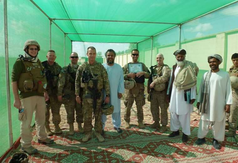 Saladino (centro, de blanco) el Equipo Provincial de Reconstrucción de la Guardia Nacional