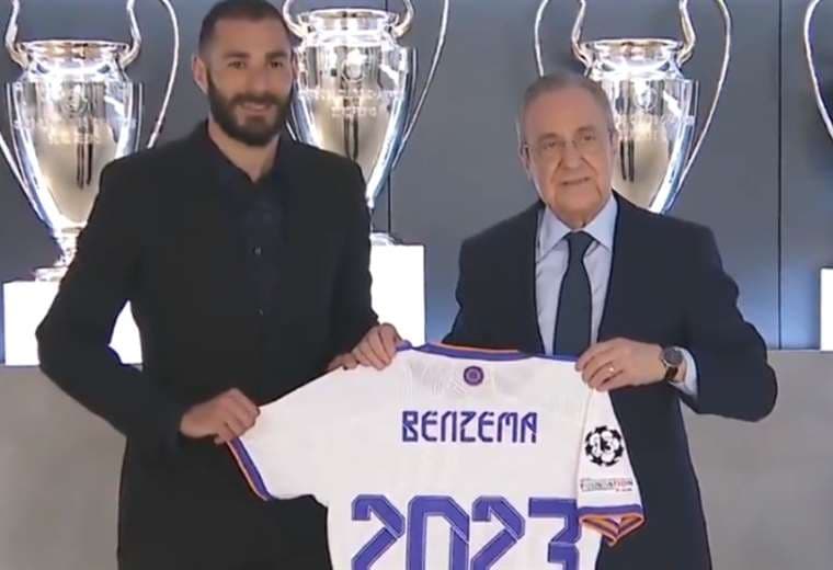 Benzema posó junto al presidente del club Florentino Pérez. Foto: Internet