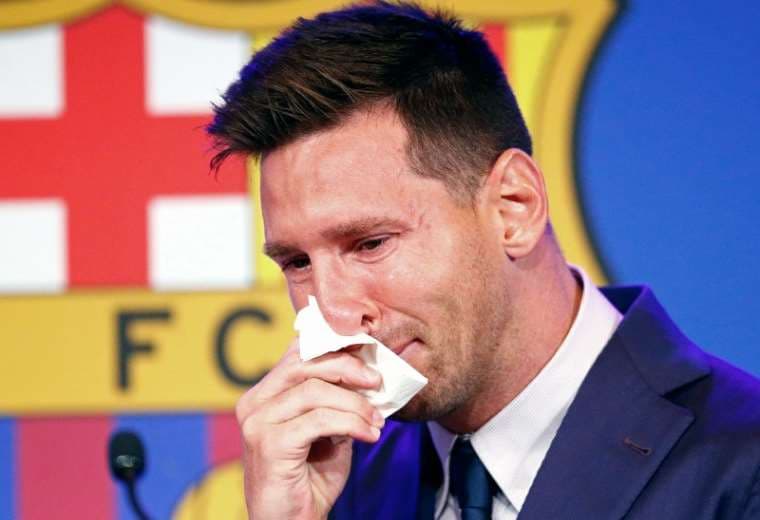 Messi con el pañuelo desechable que utilizó el 8 de agosto. Foto: Internet