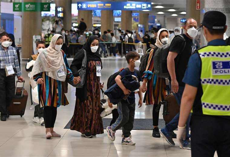 Emiratos ayudó a evacuar a 28.000 personas de Afganistán. Foto AFP 