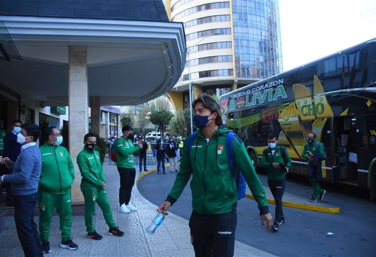 Martins llega al hotel donde la selección concentra en La Paz. Foto: FBF