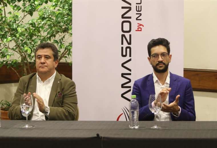 Sergio de Urioste y Mauricio Soussa firmaron el traspaso de acciones/Juan Carlos Torrejón