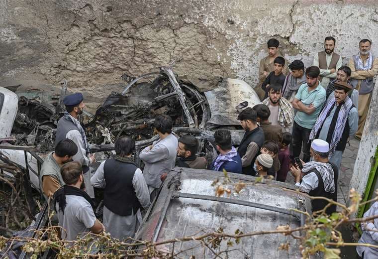 El misil explotó encima del vehículo lleno de niños /AFP