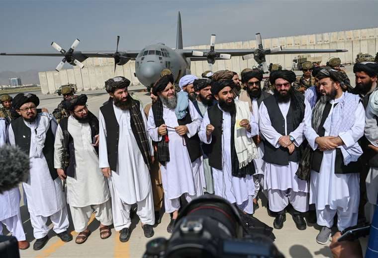 Talibanes toman el control del aeropuerto en Kabul/Foto: AFP