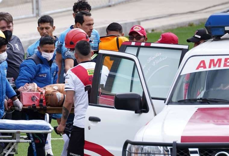 Uraezaña tuvo que ser trasladado a una clínica en ambulancia. Foto: APG Noticias